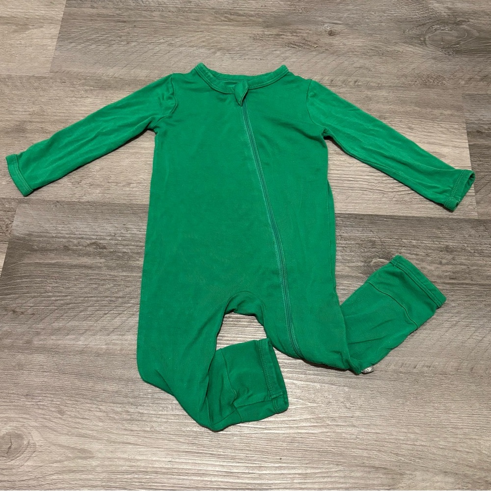 Kyte BABY Bright Solid Green Zipper Sleeper one piece 6-12 Months